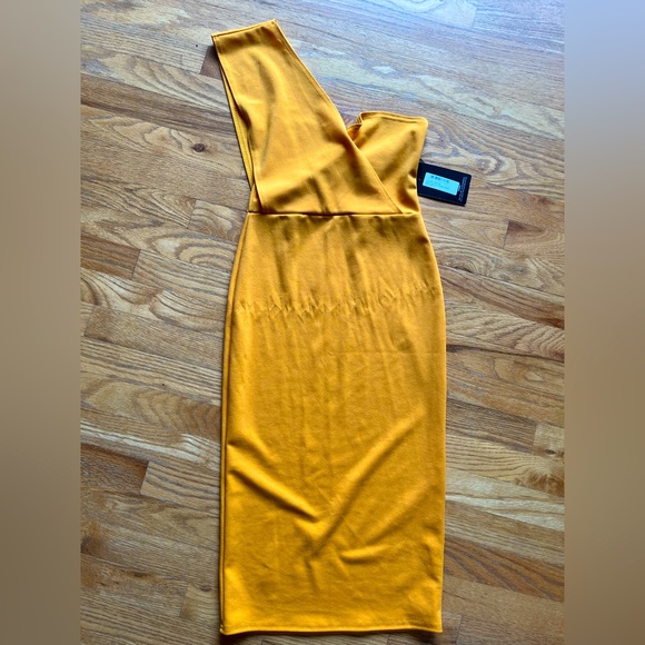 Never worn! - Picture 1 of 2